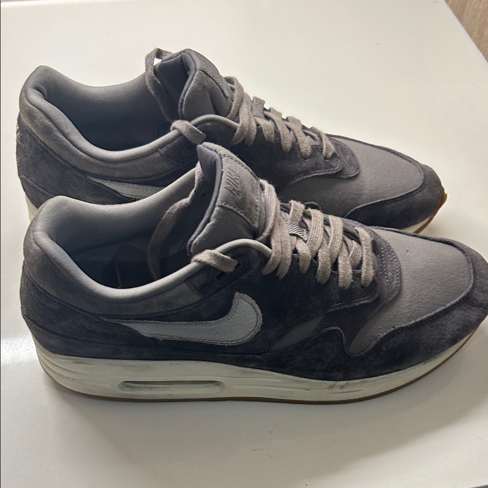 Nike Men's Charcoal and Light Gray Sneakers